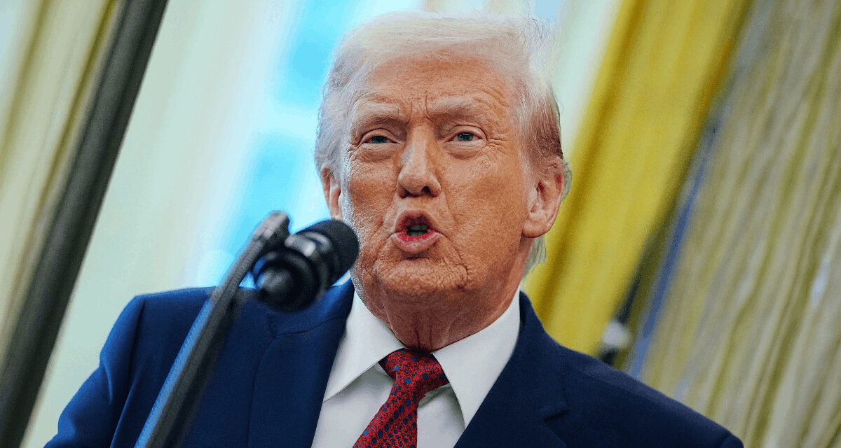 Najvyšší súd zakázal Trumpovi clá: Prezident ich obratom zvýšil o 15 %