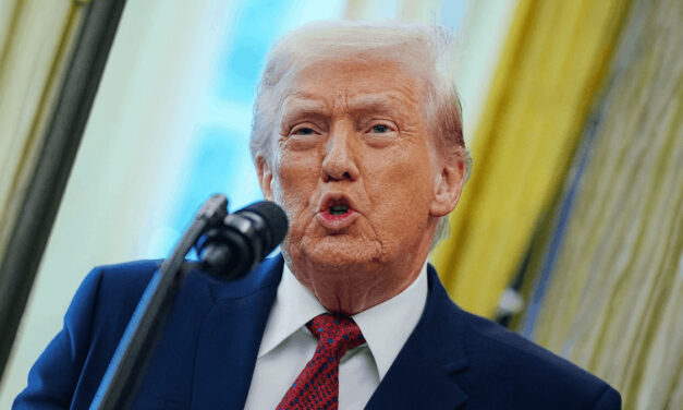 Najvyšší súd zakázal Trumpovi clá: Prezident ich obratom zvýšil o 15 %