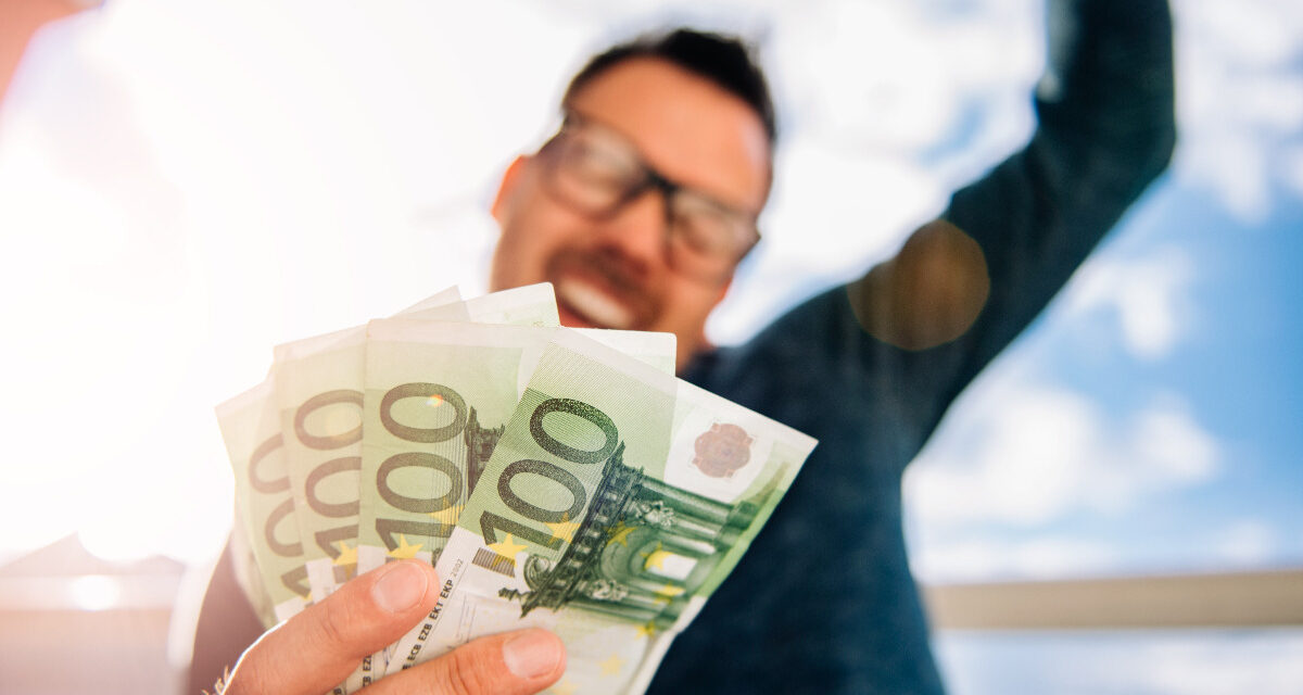 Príspevok vyše 1 200 € na opatrovanie: Ktorí Slováci si prilepšia?