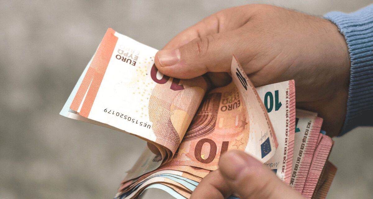 Štát vypláca úplne nový príspevok: Mnohí Slováci môžu dostať stovky eur mesačne