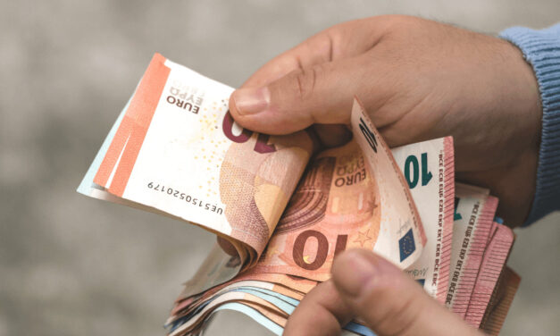 Štát vypláca úplne nový príspevok: Mnohí Slováci môžu dostať stovky eur mesačne