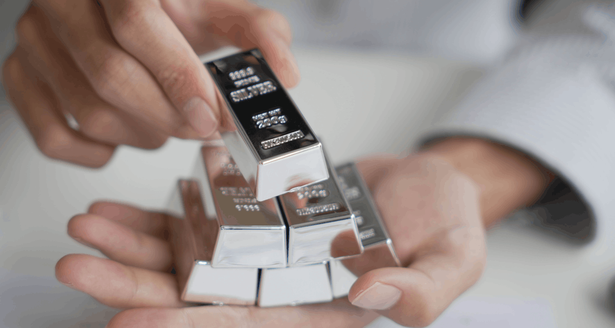 Na toto sa nechytá ani Bitcoin: Striebro padlo za týždeň o 40 %