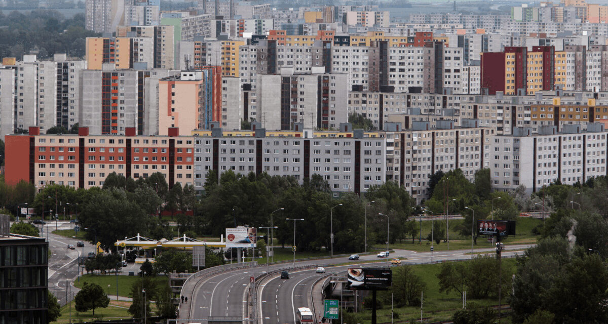 Bývanie vo vlastnom neznamená komfort. Takto dnes žijú mnohí Slováci
