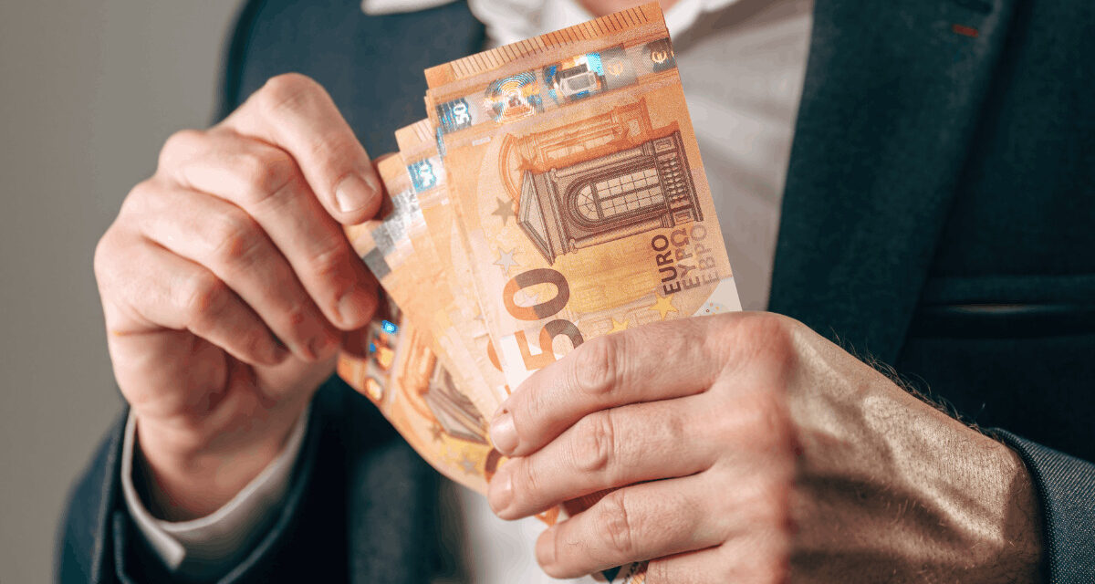 Dal som 10 000 € do dividendových akcií namiesto termínovaného vkladu