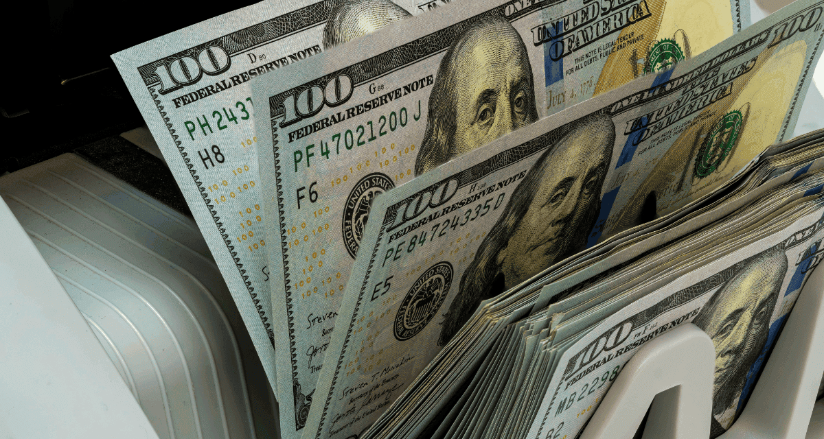 Globálna likvidita upadá: Koniec éry lacných peňazí tlačí Bitcoin nadol