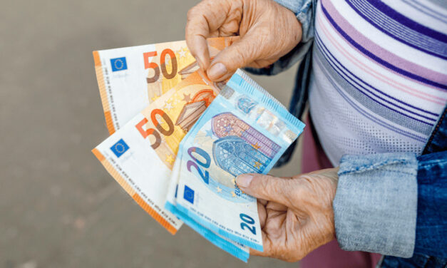 Príplatky za sviatky po zrušení voľna nezmizli. Fico teraz povedal prečo