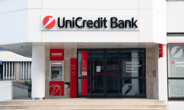 UniCredit mení poplatky. Klienti budú platiť viac, než čakali