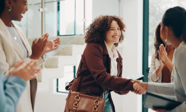 Absolventi narážajú po škole na tvrdú realitu. Firmy chcú skúsenosti