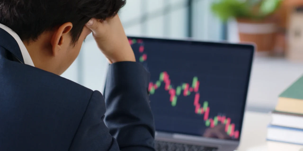 Predal som akcie v panike v roku 2020 a prišiel som o tisíce eur: Čo som sa naučil