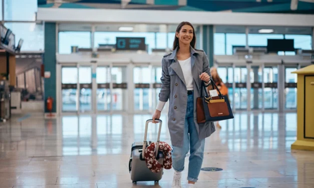 Batožina pri letoch môže stáť desiatky eur. Tento trik vám ušetrí peniaze