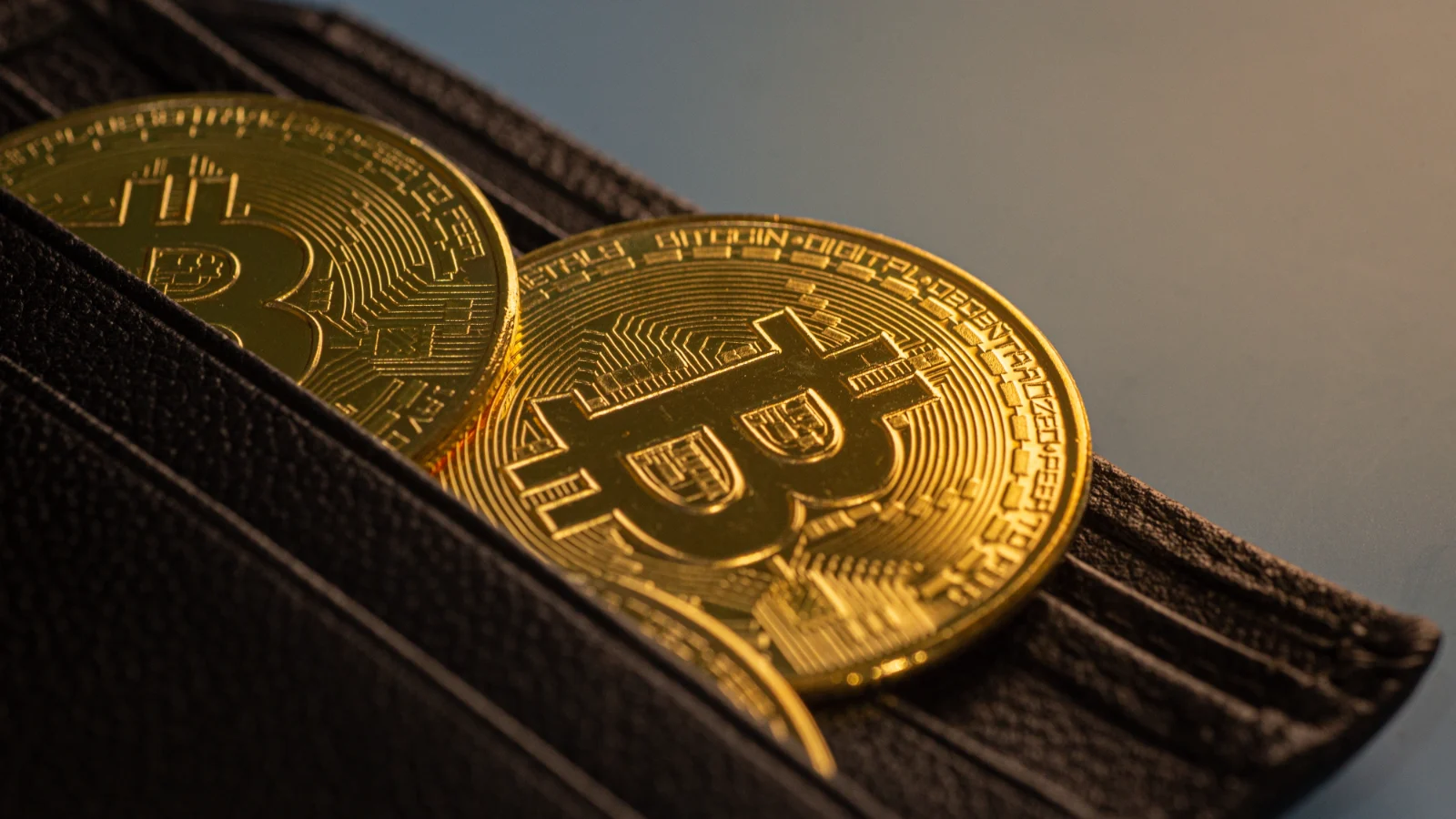 Bitcoin v zovretí on-chain indikátorov