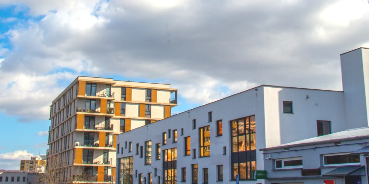 Ceny bytov v Bratislave konečne spomalili. Je teraz správny čas na kúpu?