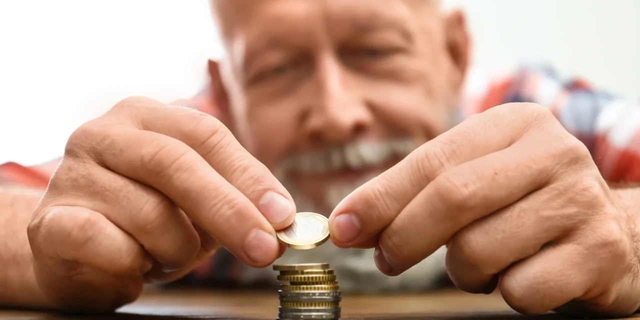 Štátny dôchodok sa rozpadá. Slováci berú budúcnosť do vlastných rúk