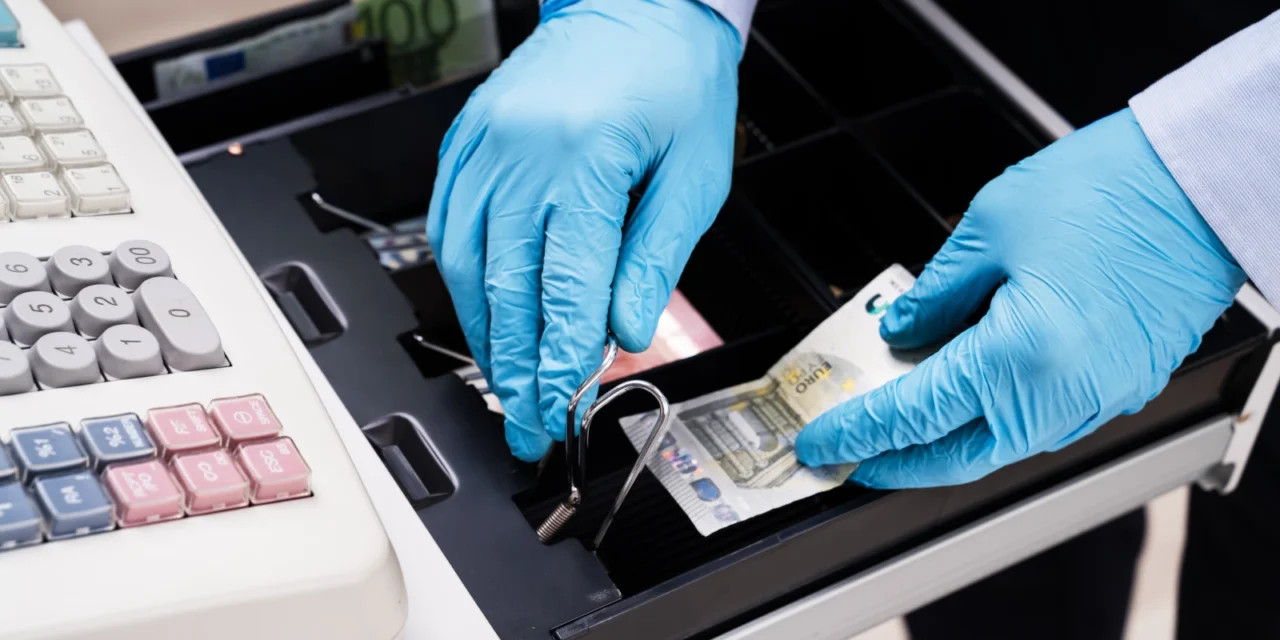 Finančná správa sprísňuje kontroly: Každá štvrtá pokladnica skrývala tržby