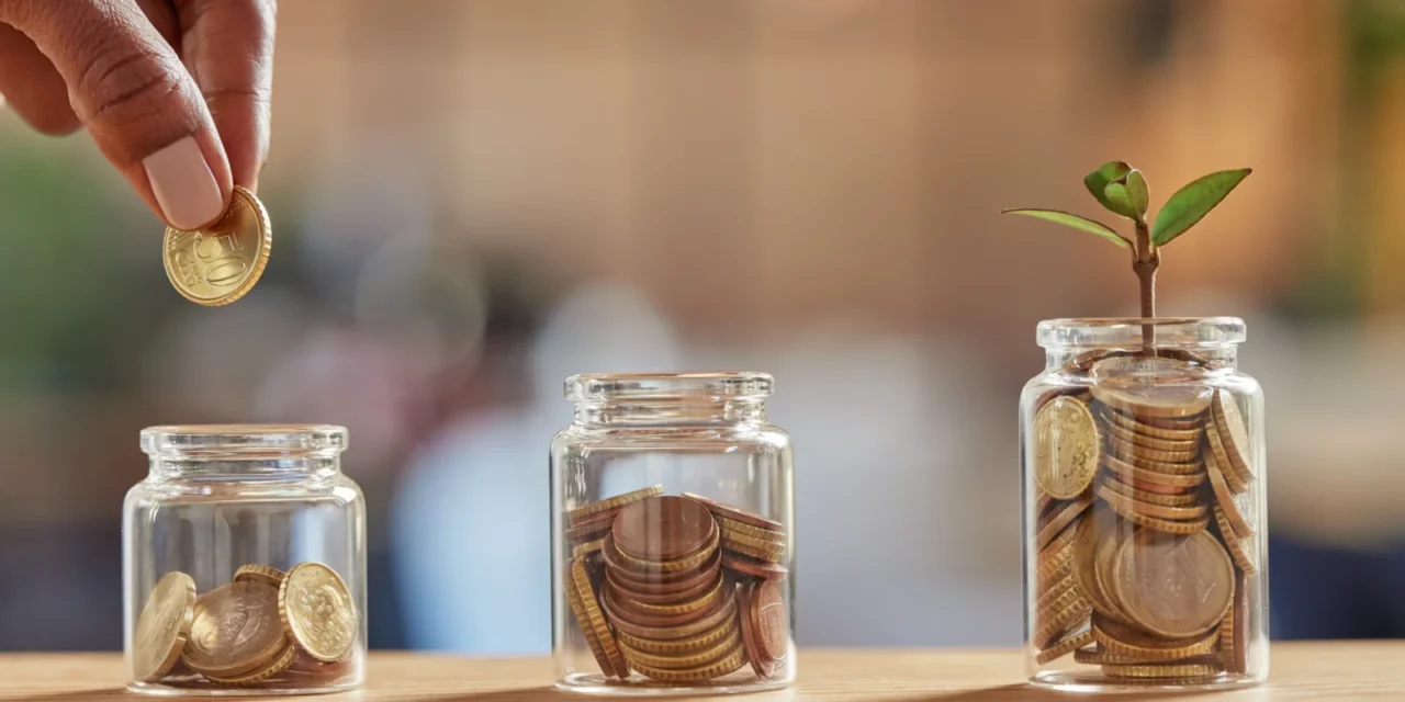 Investovanie podľa miliardárov: Väčšina Slovákov robí presný opak (Patríte medzi nich?)