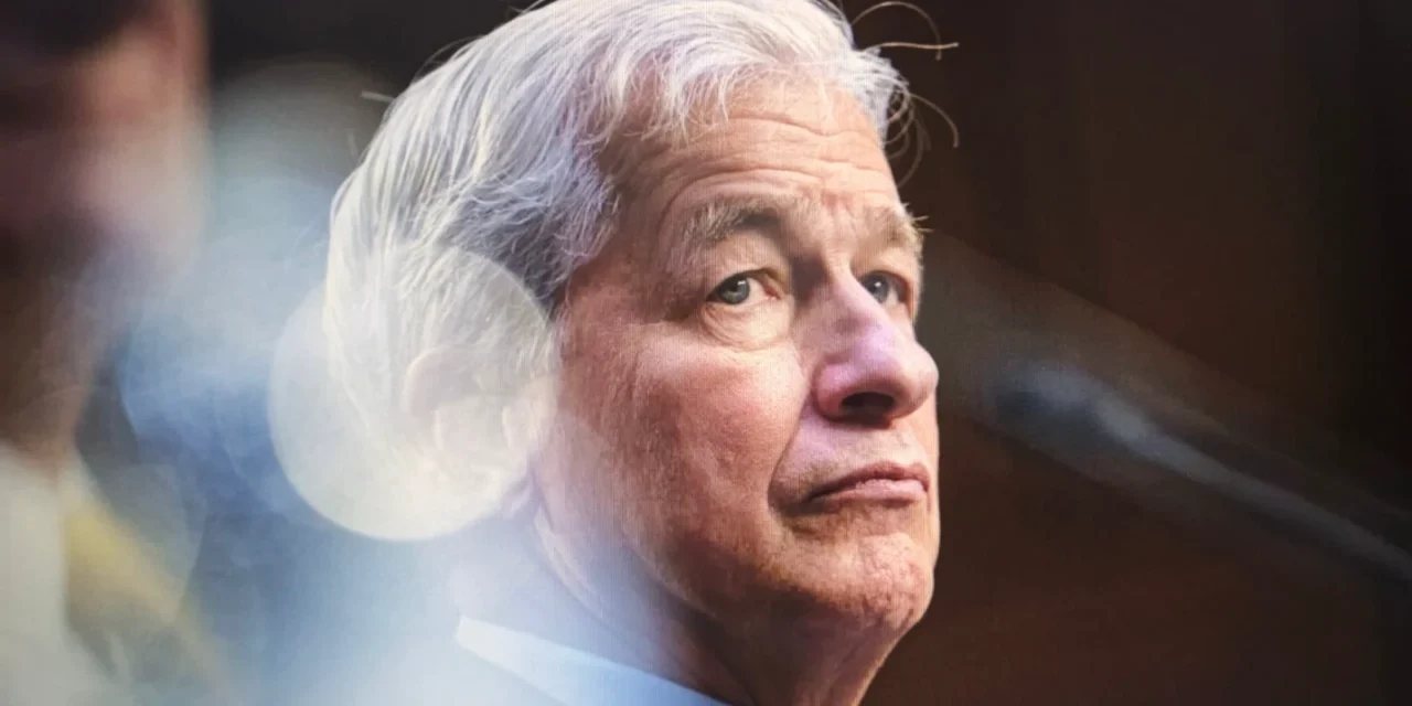 Šéf JPMorgan, Jamie Dimon, predal akcie firmy v hodnote 40 miliónov