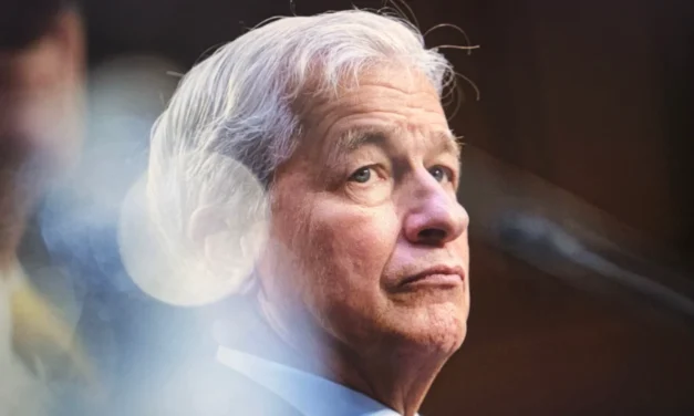 Šéf JPMorgan, Jamie Dimon, predal akcie firmy v hodnote 40 miliónov