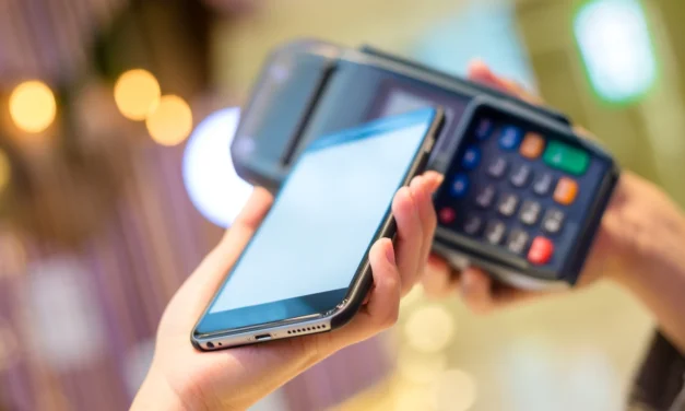 Karta ide do dôchodku. Slováci prešli na mobil rýchlejšie, než sa čakalo