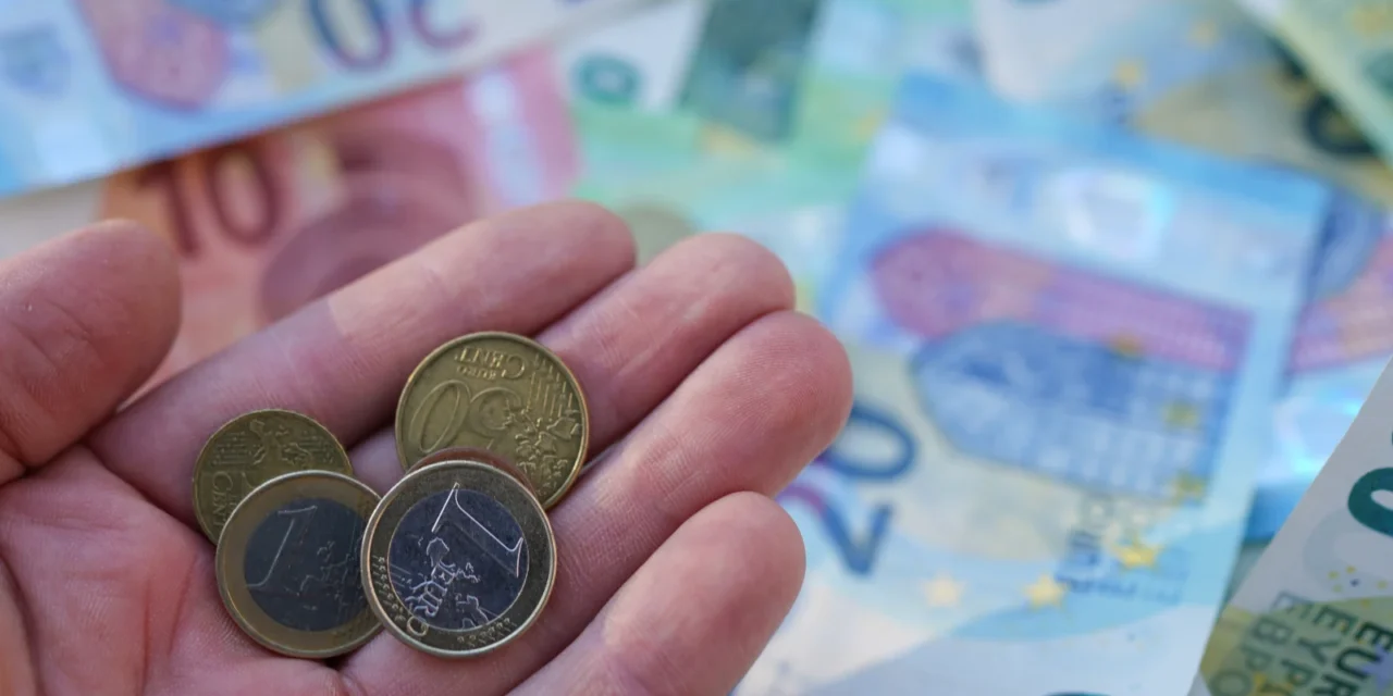 NBS varuje pred situáciou vo svete: Na Slovensku hrozí drahší život a prepúšťanie