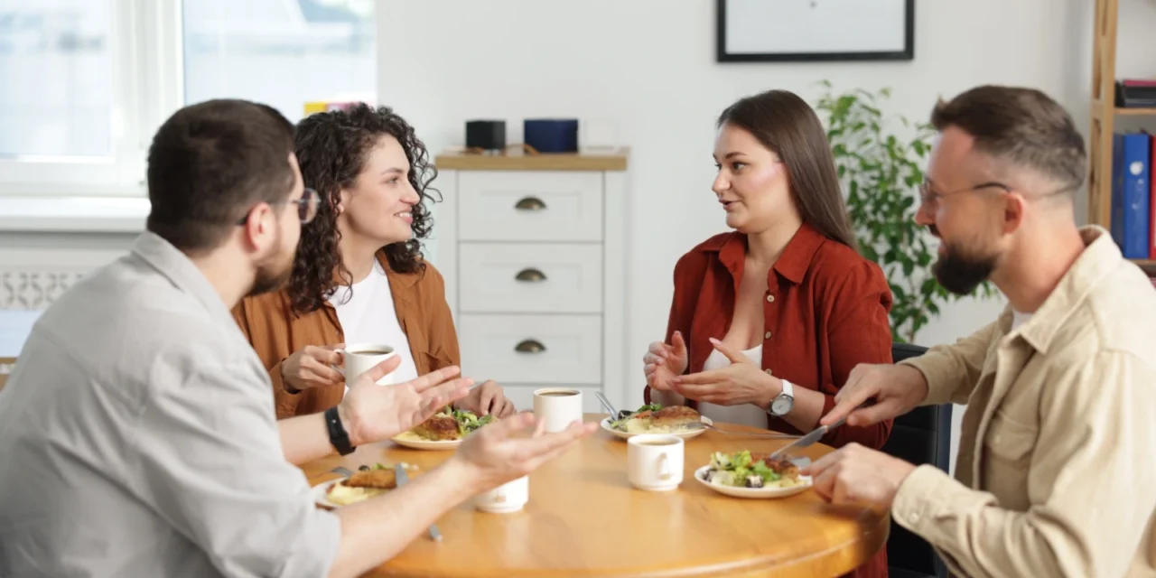 Obedy do práce vytláčajú menučká. Slováci takto šetria stovky eur