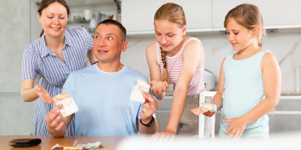 Odvodová úľava sa má zvýšiť: SNS chce viac peňazí pre študentov, dôchodcov aj rodičov