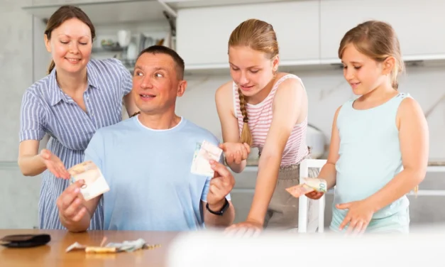 Odvodová úľava sa má zvýšiť: SNS chce viac peňazí pre študentov, dôchodcov aj rodičov