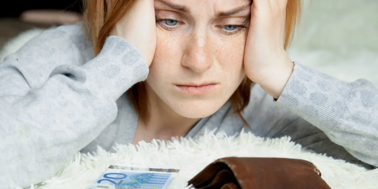 Peniaze Slovákom každý mesiac zbytočne unikajú: Tieto 3 návyky vás stoja stovky eur