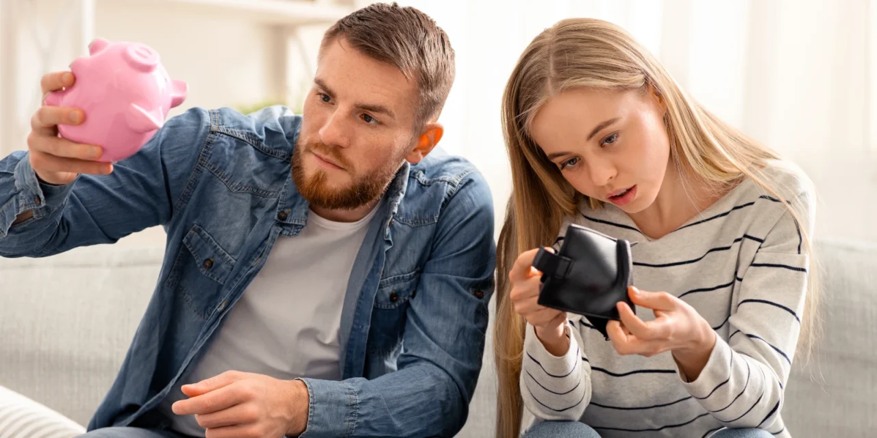 Prezreli sme si výpis z účtu: 80 eur mesačne nám mizlo potichu. Kde sa podeli naše peniaze?