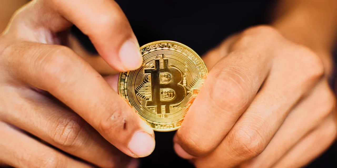 Klikli, investovali, prišli o všetko: Podvodníci s kryptomenami terorizujú Slovensko