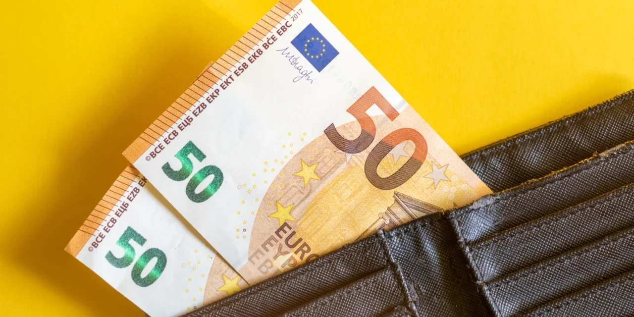 Pôžička už neslúži len na míňanie: Ľudia si ňou upratujú financie