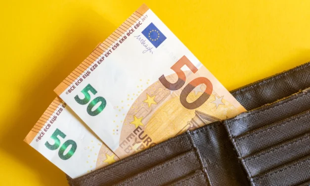 Pôžička už neslúži len na míňanie: Ľudia si ňou upratujú financie