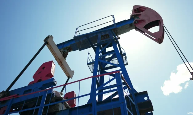 Hormuzský prieliv zostáva uzavretý, ropa nad 100 dolármi, zlato pod tlakom inflácie