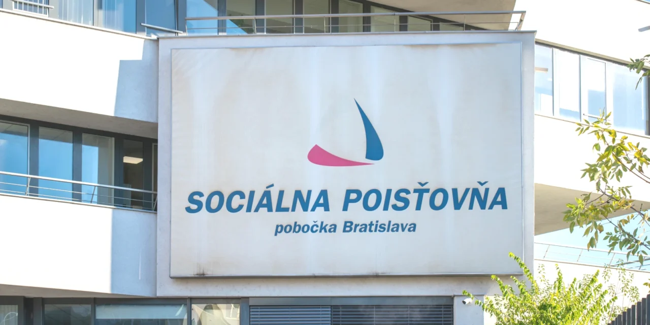 Sociálna poisťovňa pripomína: 8. mája môžete dostať peniaze, ak ostanete doma s dieťaťom