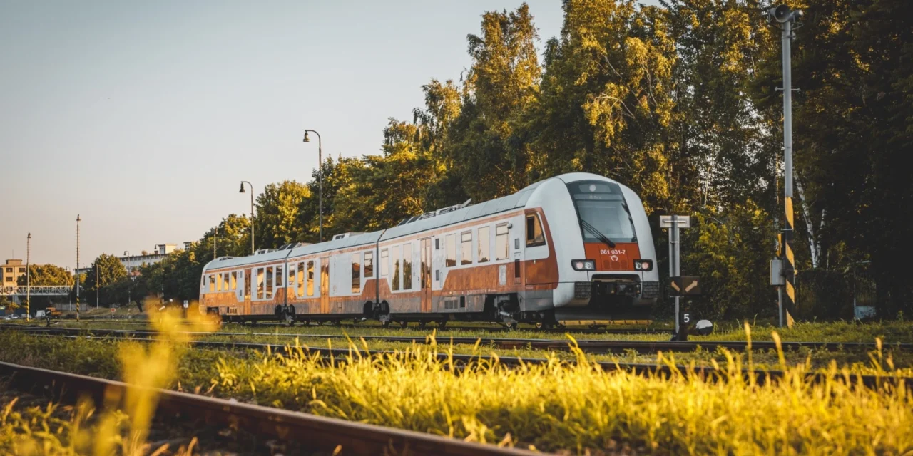 Zľava na vlaky môže ušetriť desiatky eur ročne: Teraz ju vybavíte jednoduchšie