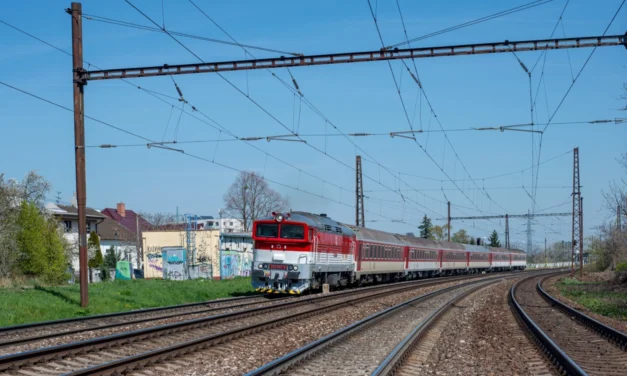 ZSSK upozorňuje na veľké zmeny: Cestujúcich čakajú prestupy aj výluky