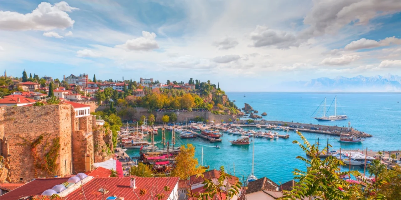 Antalya láka dovolenkárov: Nové lety z Bratislavy odštartovali za skvelé ceny