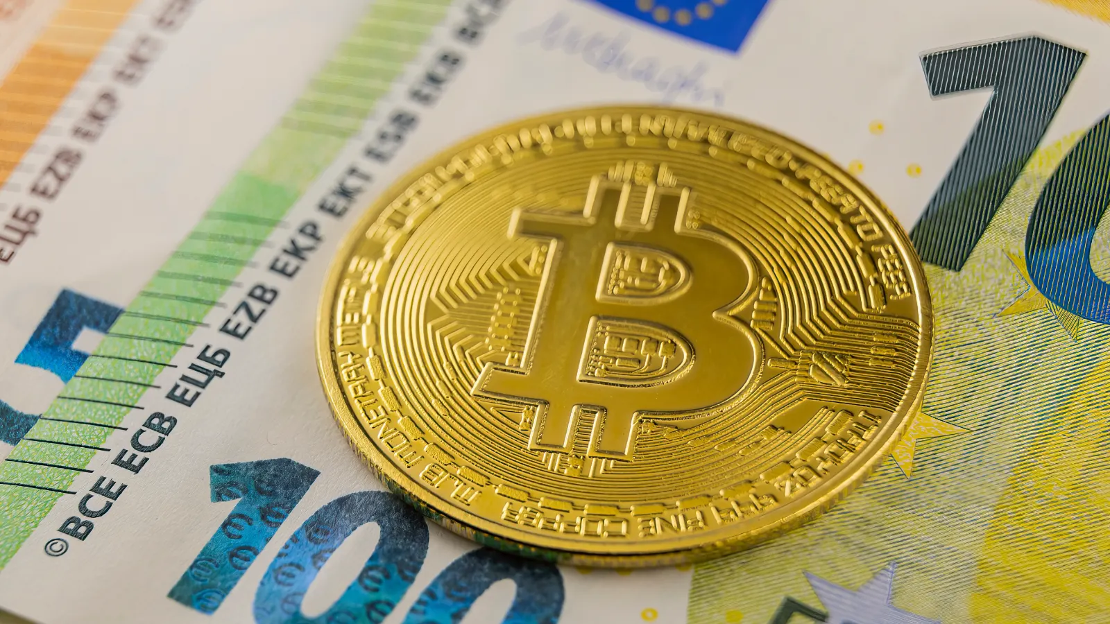 Bitcoin padol o 3 000 dolárov