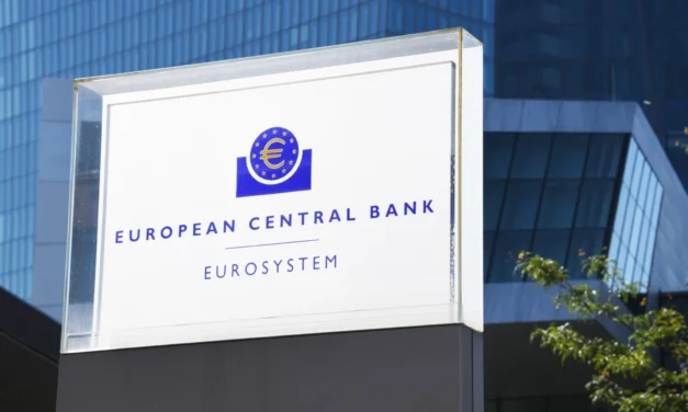 ECB vidí nové riziko pre peňaženky ľudí. Inflácia sa môže držať vyššie