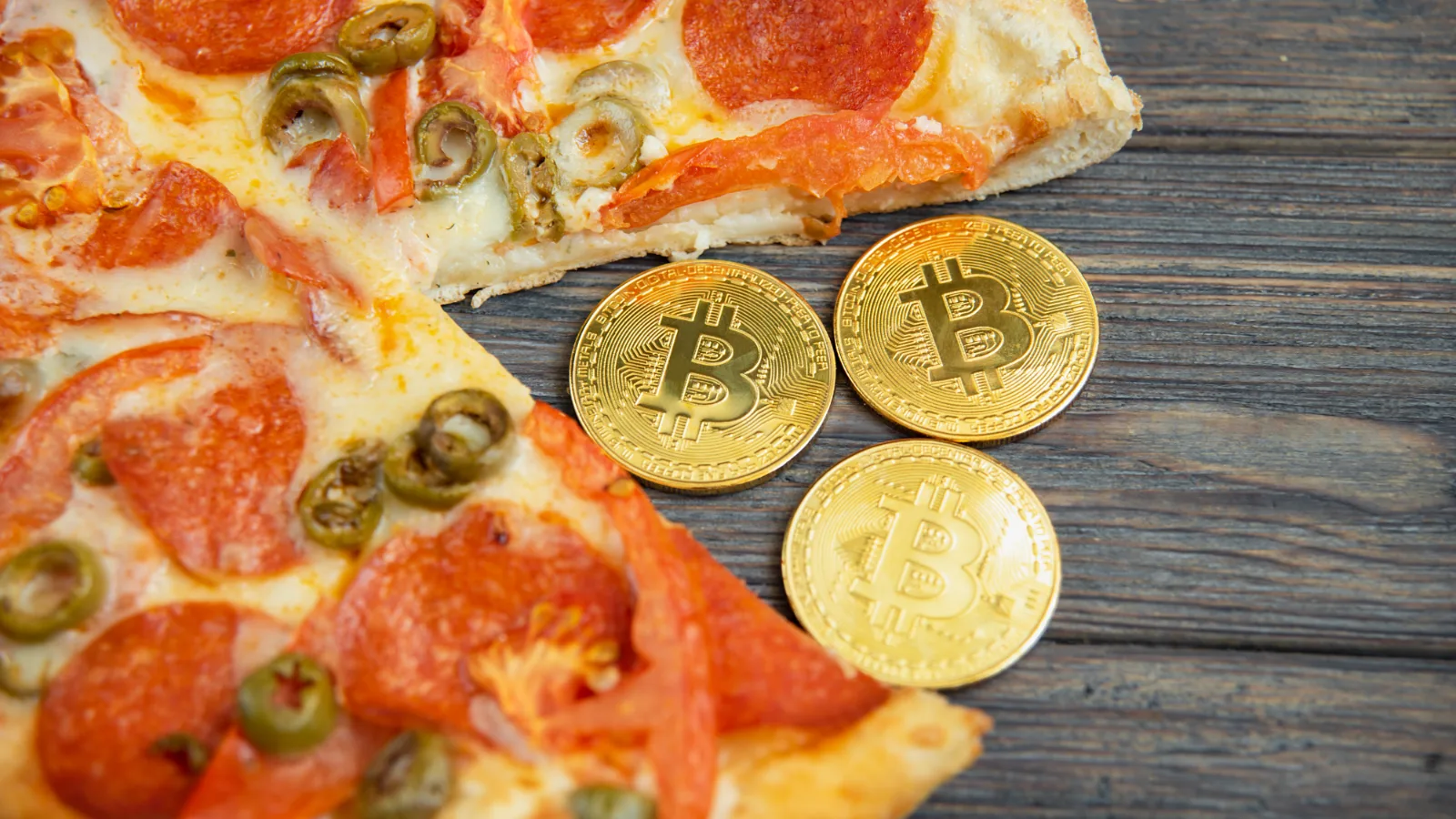Oslávte Bitcoin pizza day s crypto4me