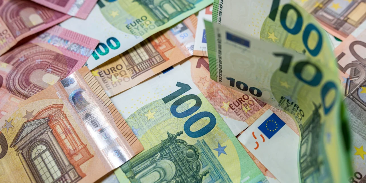 Slovensko má problém: Štát ďalej míňa viac, než plánoval