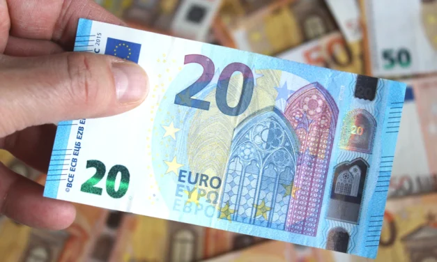 Sociálna poisťovňa vám každý mesiac ukrojí z výplaty. Viete, na aké peniaze máte za to nárok?
