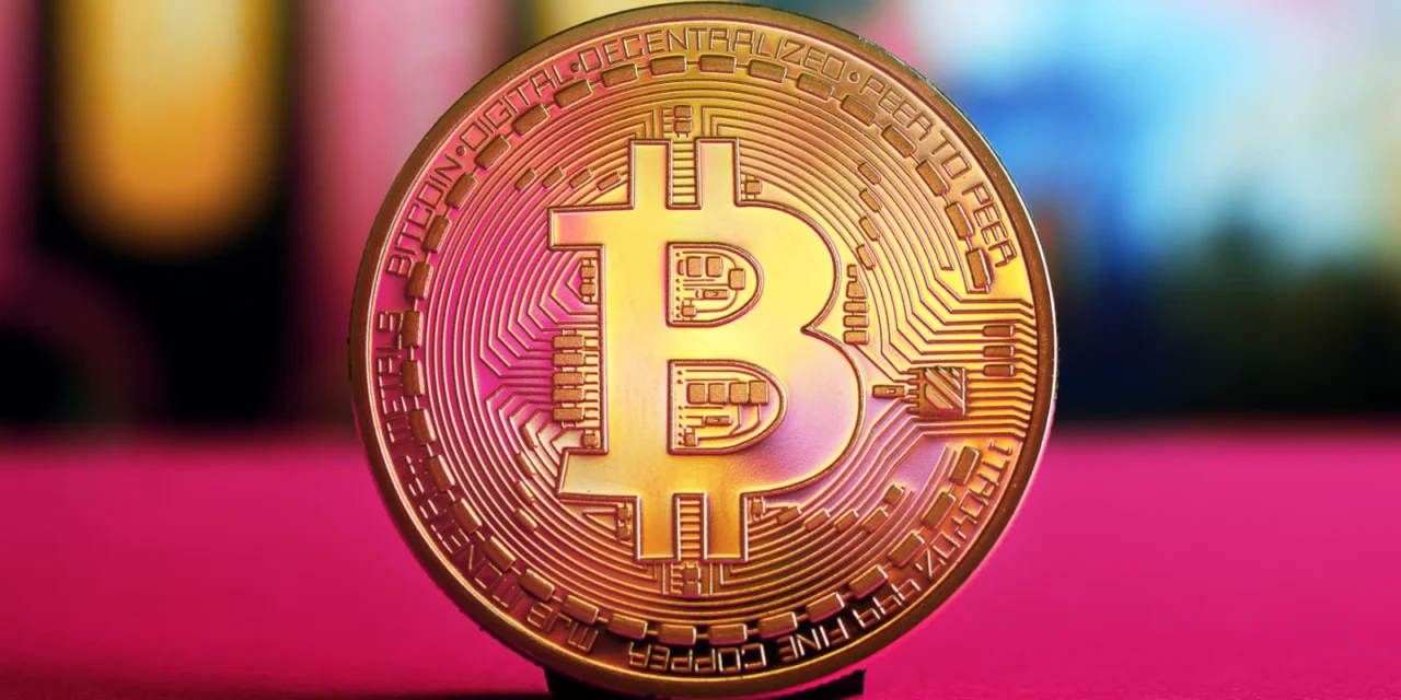 Bitcoin hľadá stabilitu. Trh rieši ETF odlivy, ale aj Strategy