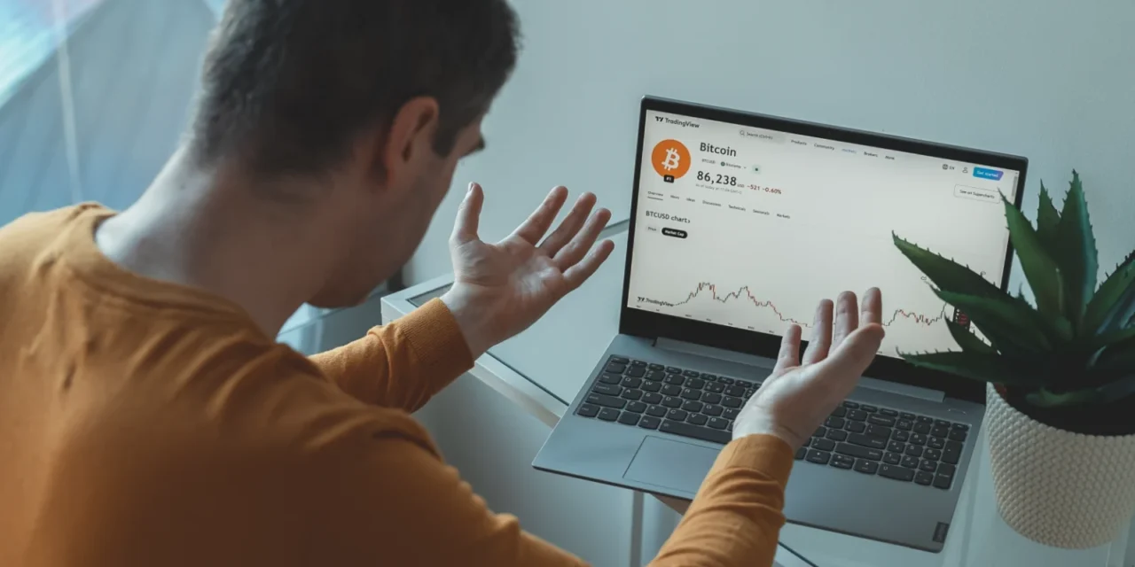 Dlhodobí nákupcovia hromadne vzdávajú boj. Čo to znamená pre Bitcoin?