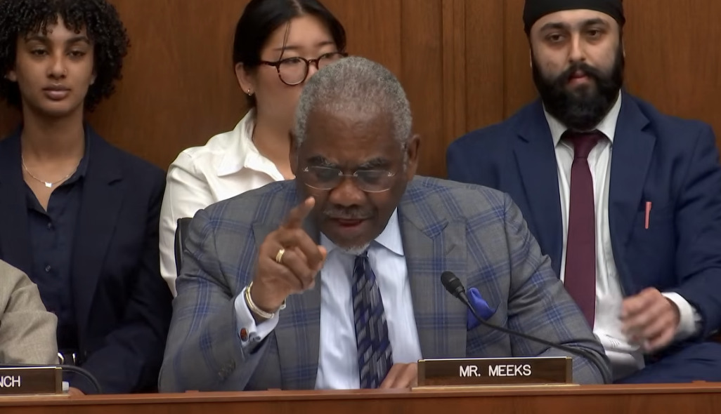 Comptroller says only Democrats pressuring over crypto trust charter