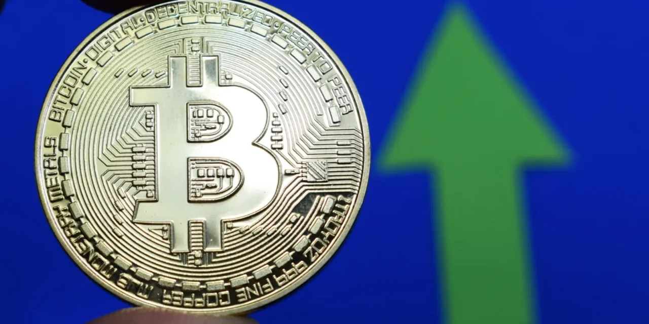 Bitcoin sa blíži k rozhodujúcej zóne: Táto cenová úroveň rozhodne