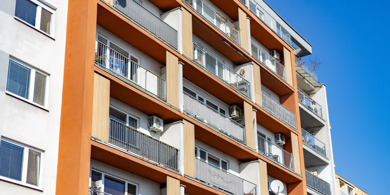 Byty zdraželi o 11 %. Bláznivý trh nezastavujú ani drahšie hypotéky