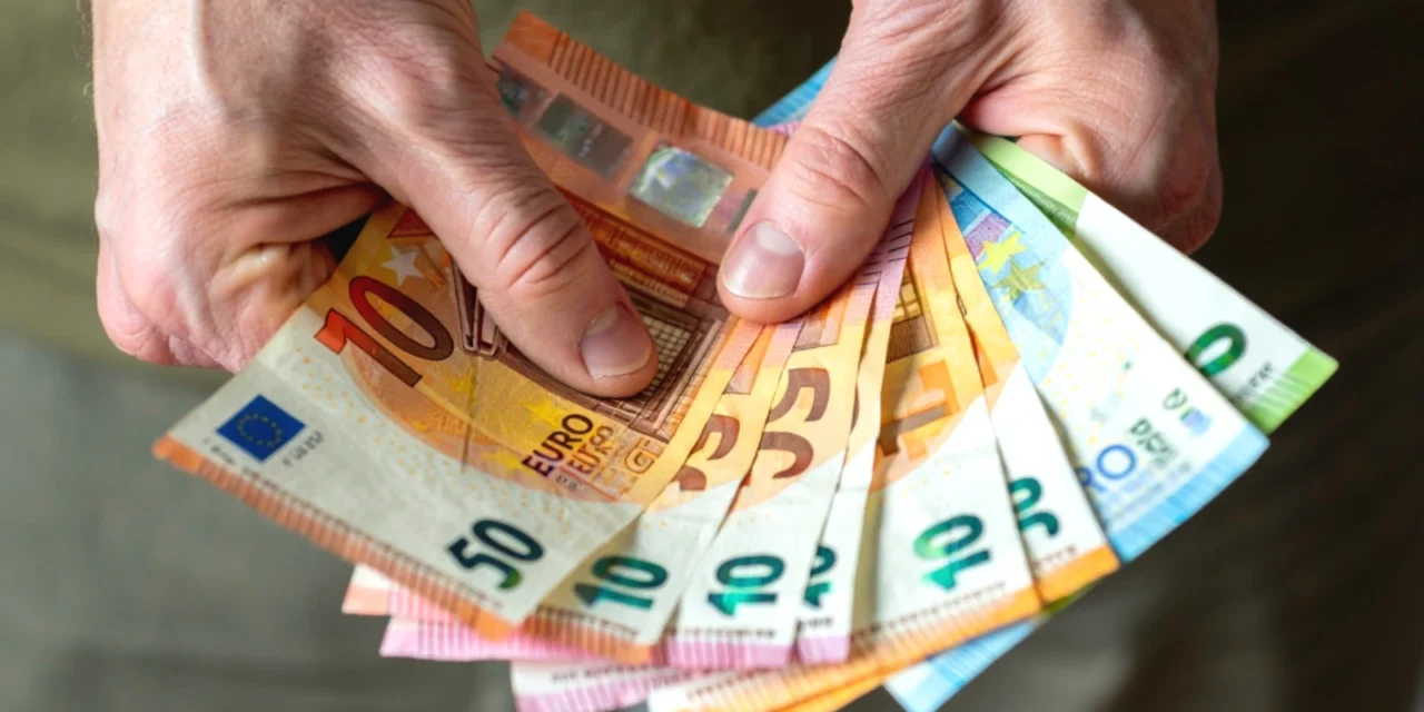 Slováci zaplatili na daniach o 639 miliónov viac. Prečo to štátu stále nestačí?