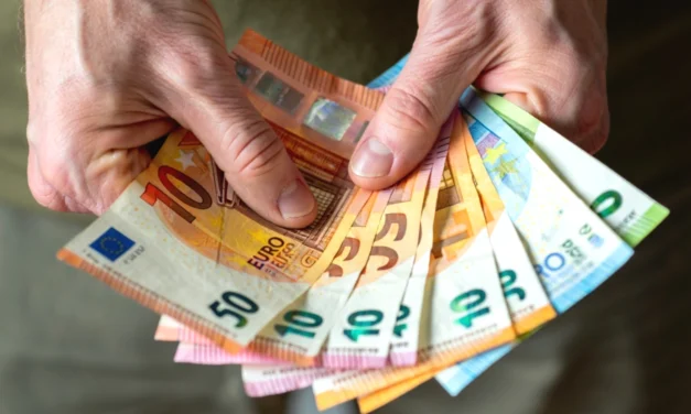 Slováci zaplatili na daniach o 639 miliónov viac. Prečo to štátu stále nestačí?