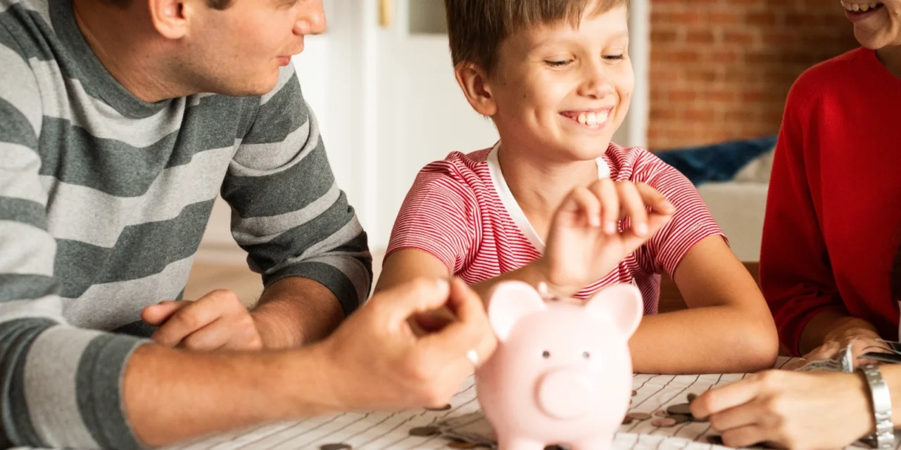 Sporenie pre deti: Aj 15 eur mesačne dokáže vykúzliť až 6 000 eur (Návod)