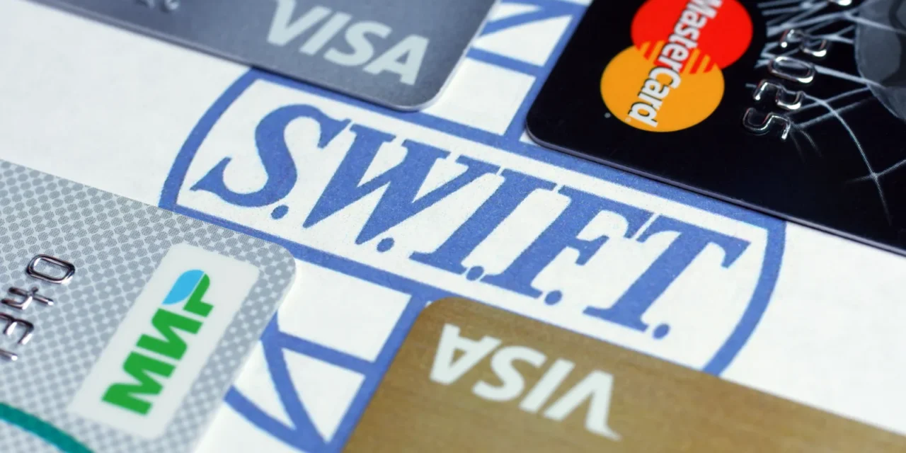 SWIFT testuje vlastný blockchain: Koniec čakania na víkendové platby